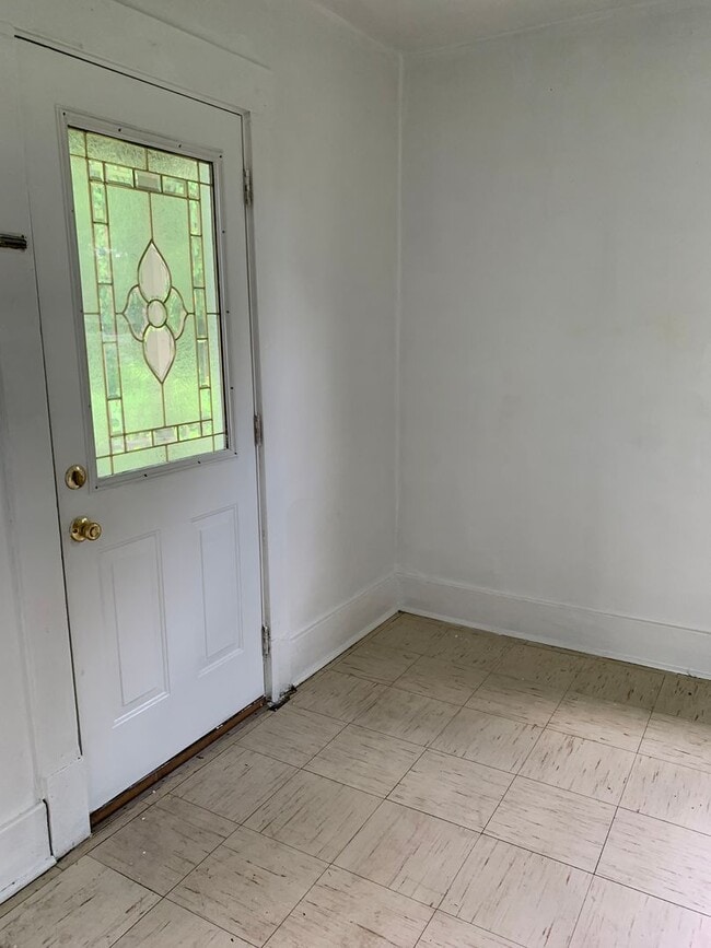 Building Photo - Two Bedroom Duplex