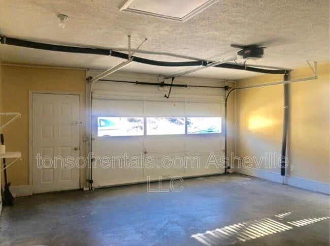 Building Photo - 135 Cold Springs Rd