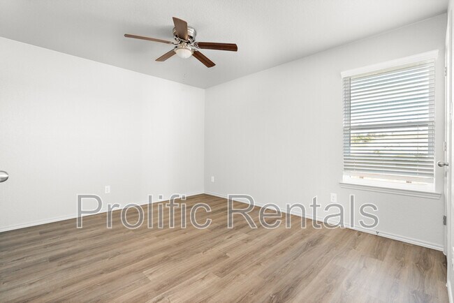 Building Photo - 107 Lost Trl