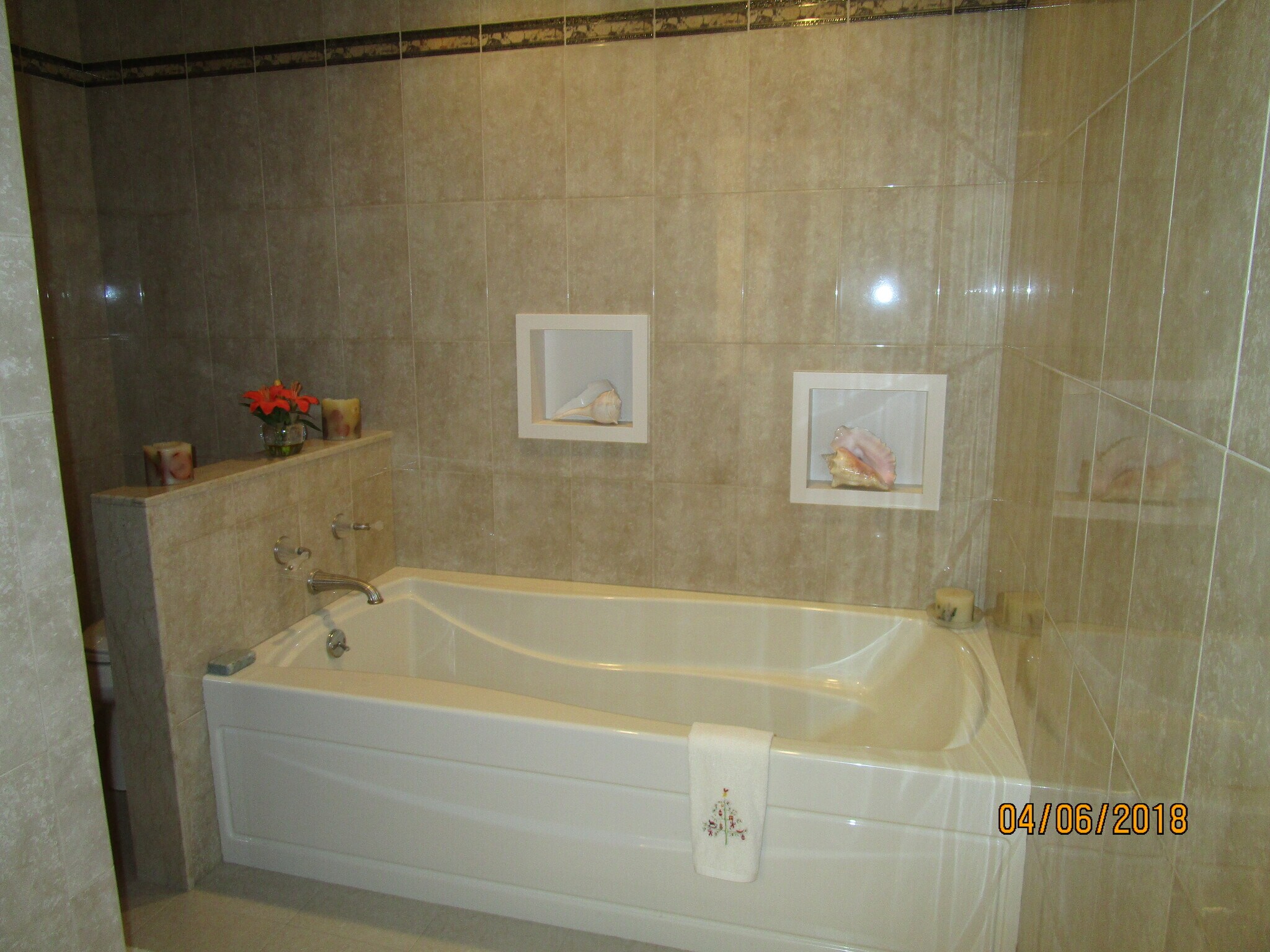 master bathroom tub - 103 Summer St