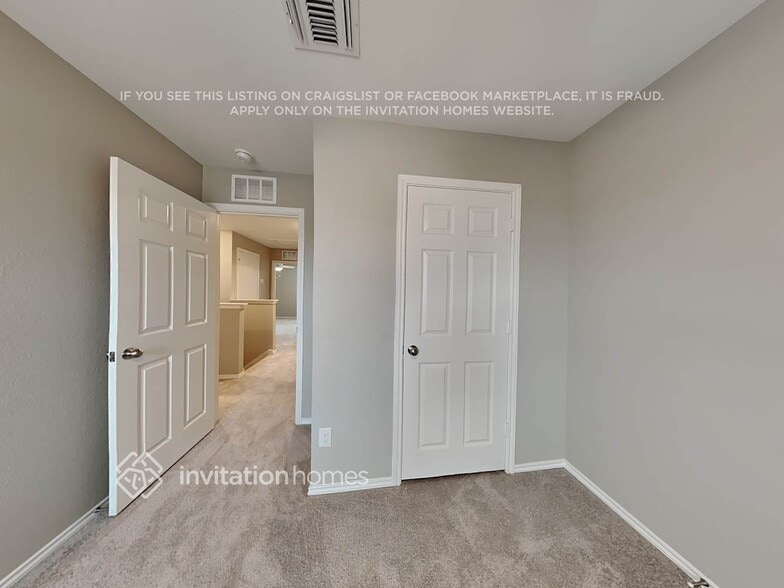 Building Photo - 2021 Pleasant Knoll Cir