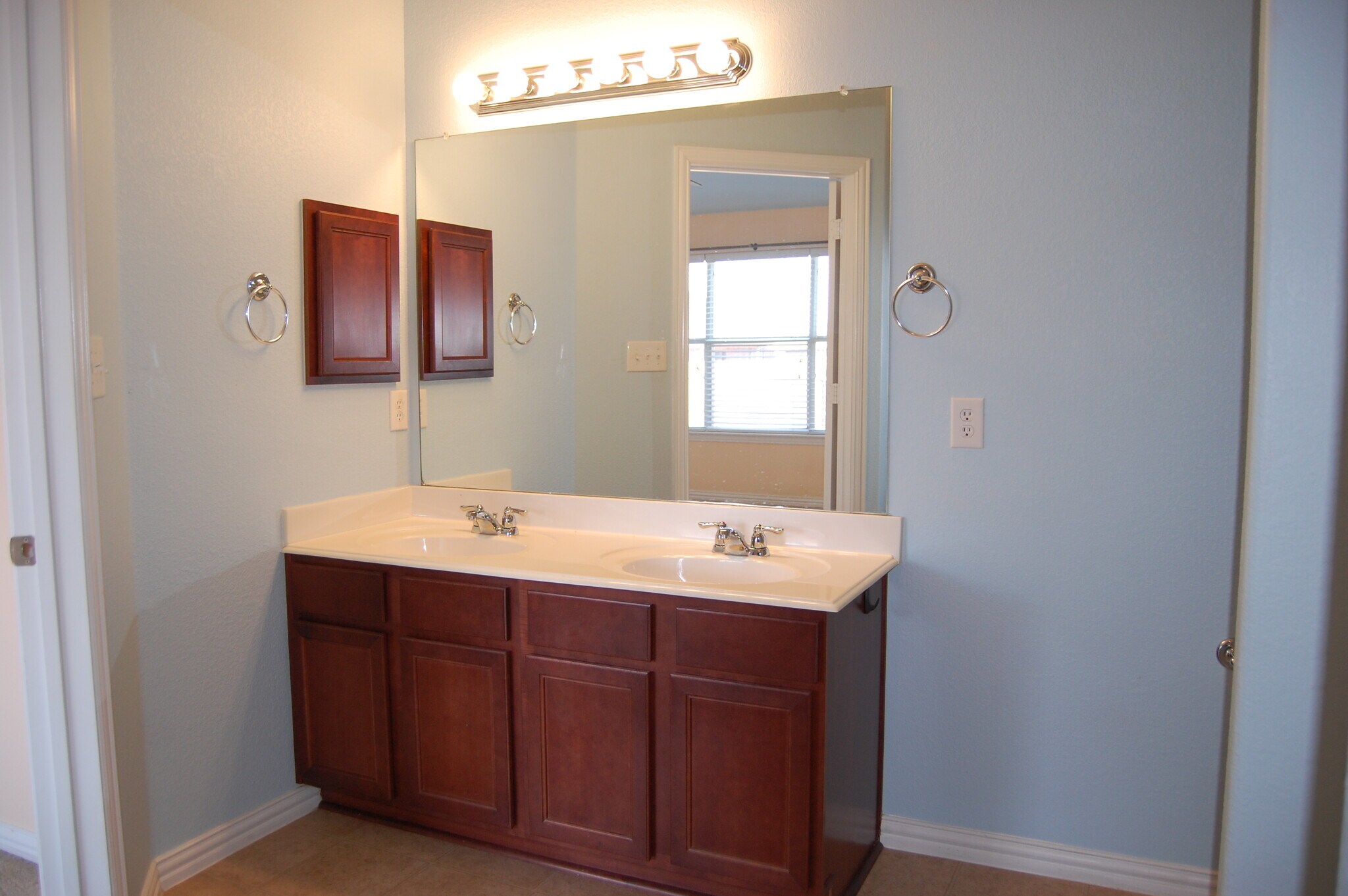 Building Photo - 706 Cedar Cove Dr