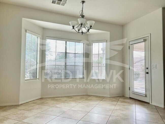 Building Photo - 1057 E Sourwood Dr