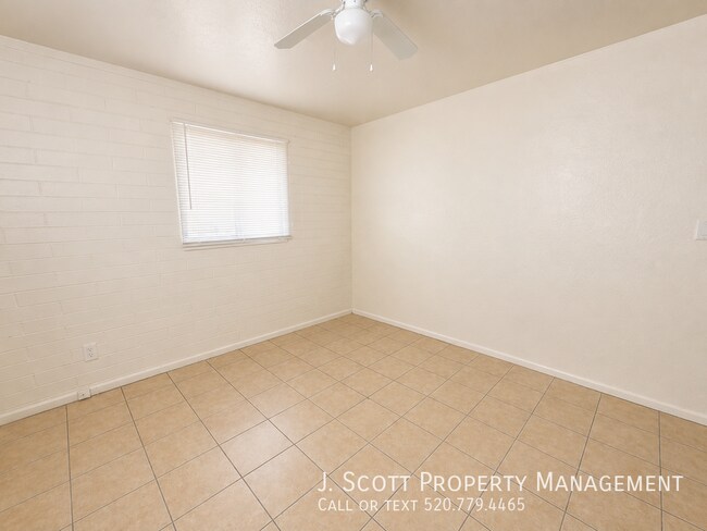 Building Photo - 5437 S 14th Way
