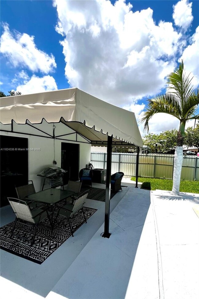 Building Photo - 2035 SW 60th Ct