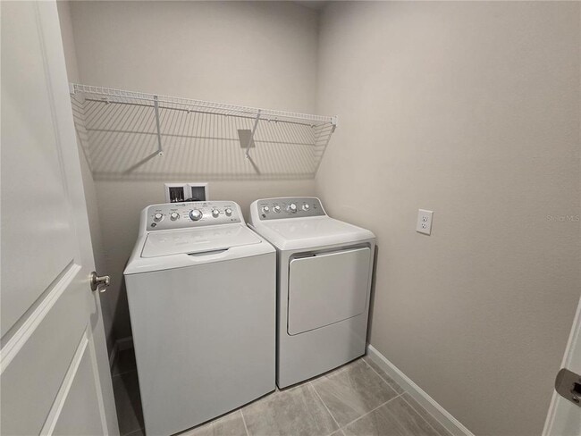 Building Photo - 456 Voltaire Dr