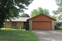 Building Photo - 2112 Bois De Arc Cir
