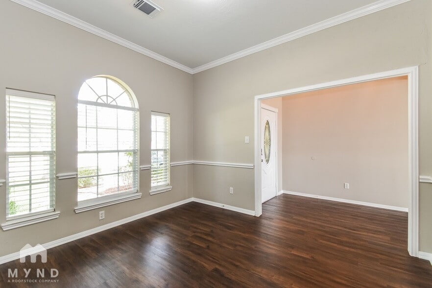 Building Photo - 2131 Crimson Lake Ln