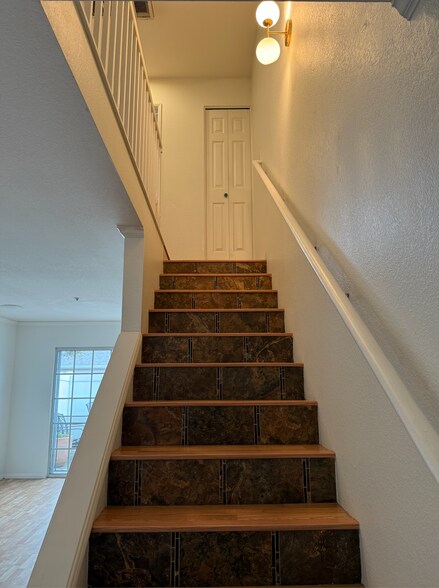Building Photo - 4692 Carpinteria Ave