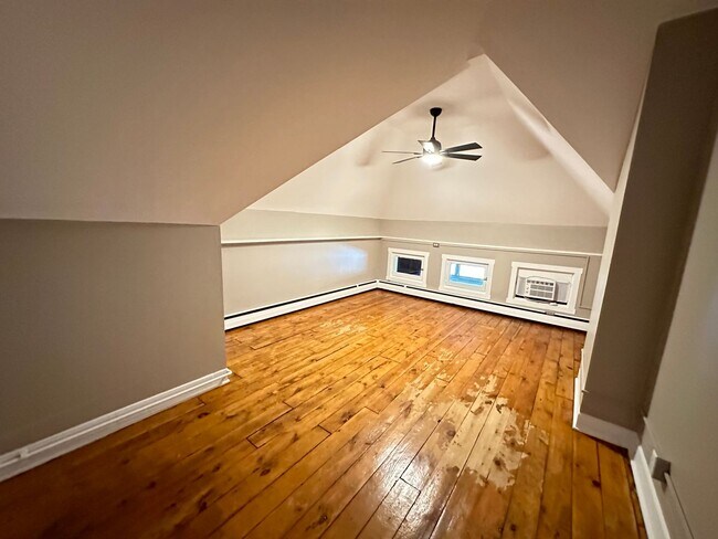 Building Photo - Neil Ave 839-843 CR