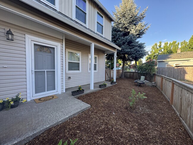 Building Photo - 18528 SW Mcclarey Dr