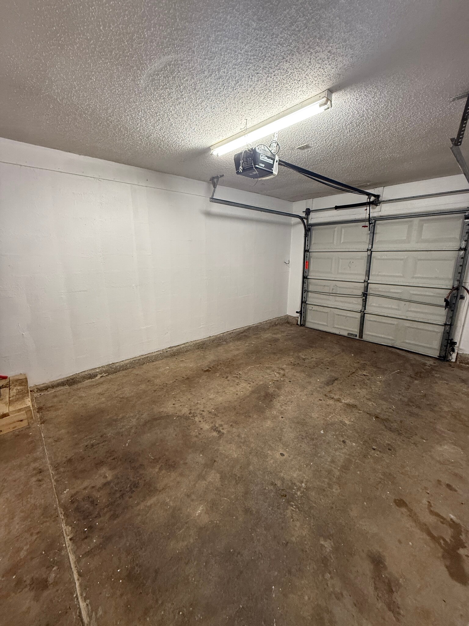 Garage - 4101 E Lopez Dr
