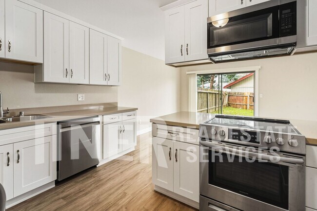 Building Photo - 6355 Villa Dr