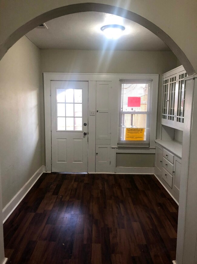 Building Photo - 1210 S Main St