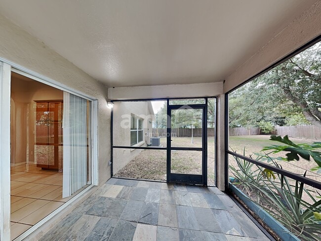 Building Photo - 6911 Exeter Park Pl