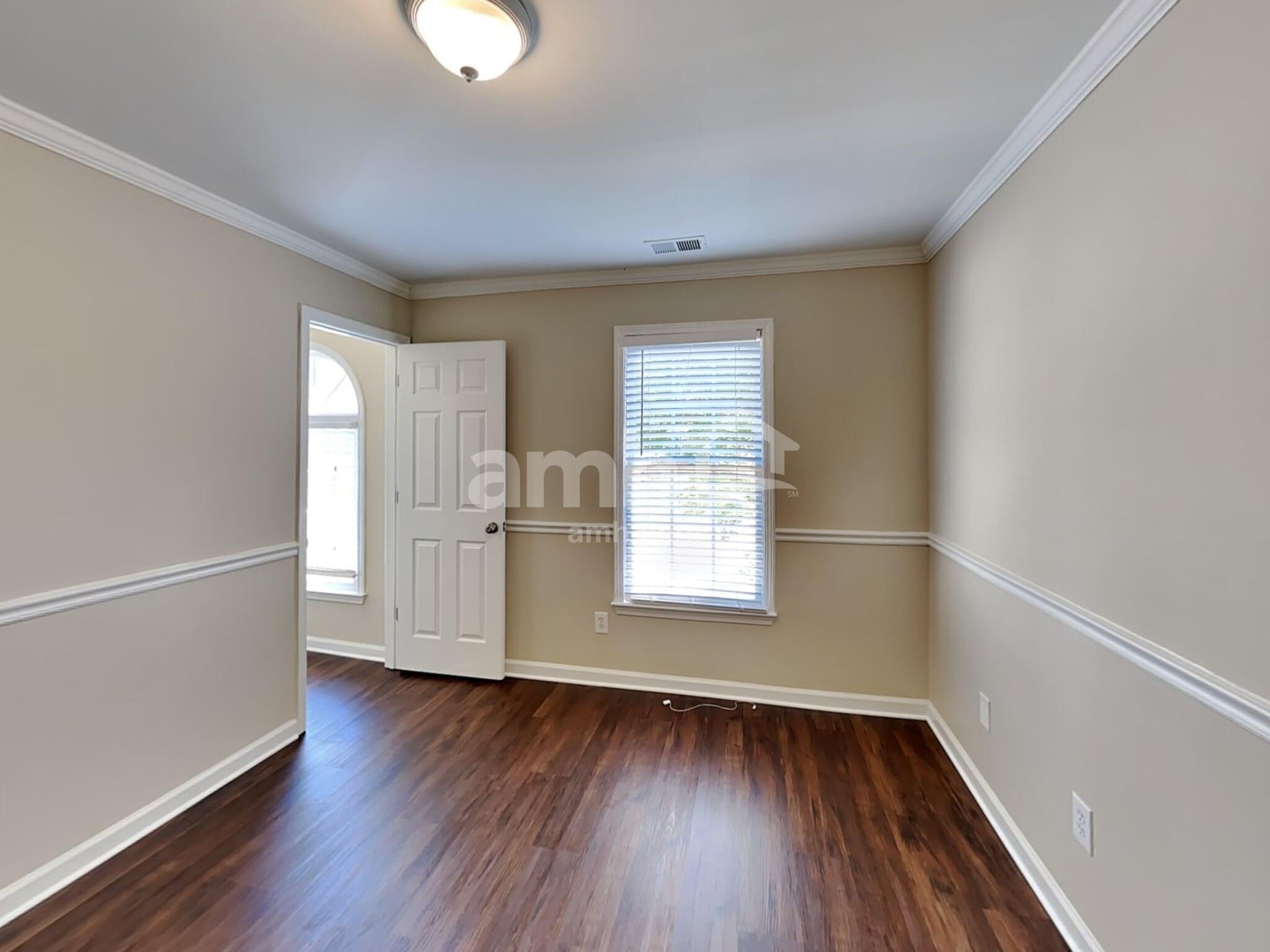 Building Photo - 2923 Villa Lake Dr