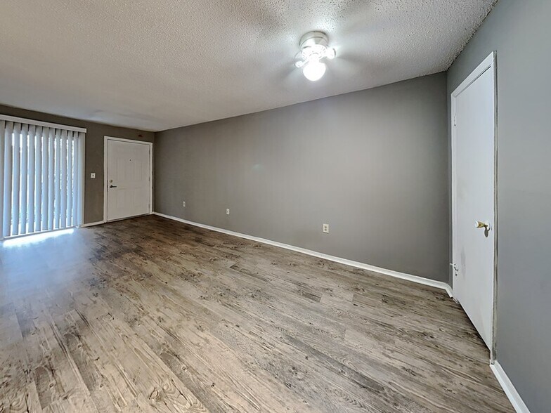 Building Photo - 476 Banyon Tree Cir