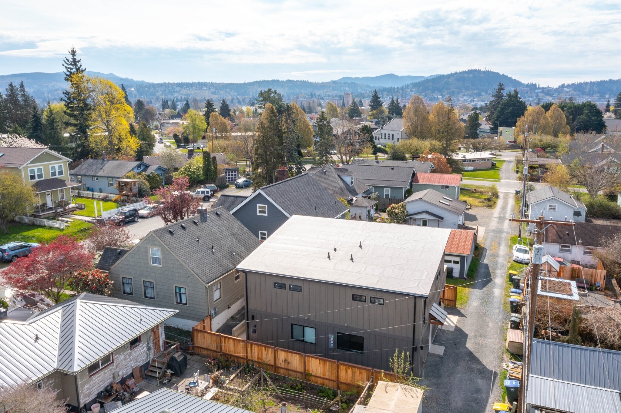 Building Photo - 2517 Vallette St