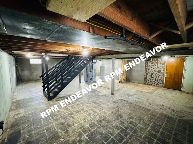 Building Photo - 2Bed/1Bath Available NOW!