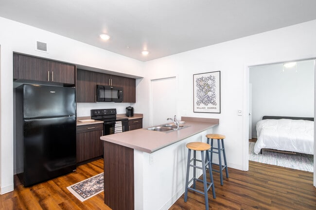 Kitchen - Oliver Station Apartments