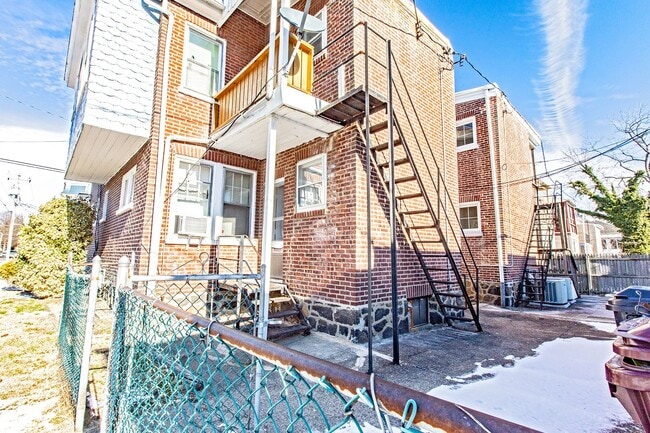 Building Photo - 2700 N Madison St