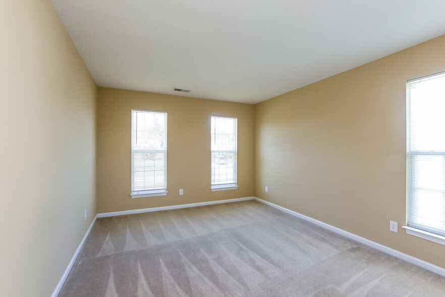 Building Photo - 9908 Spring Park Dr