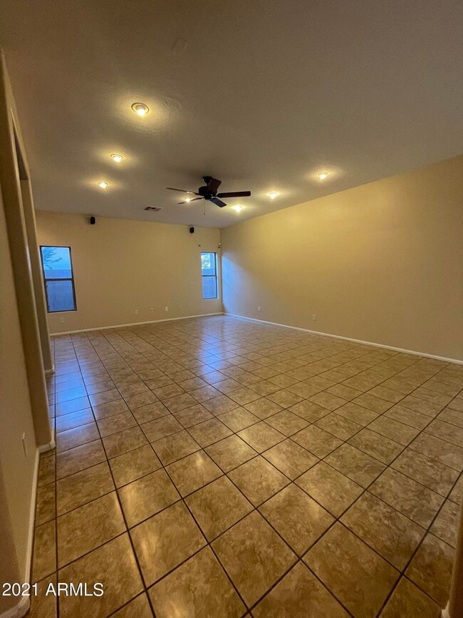 Building Photo - 2560 W Preserve Way