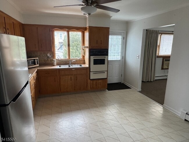 Building Photo - 83 Maple Ave