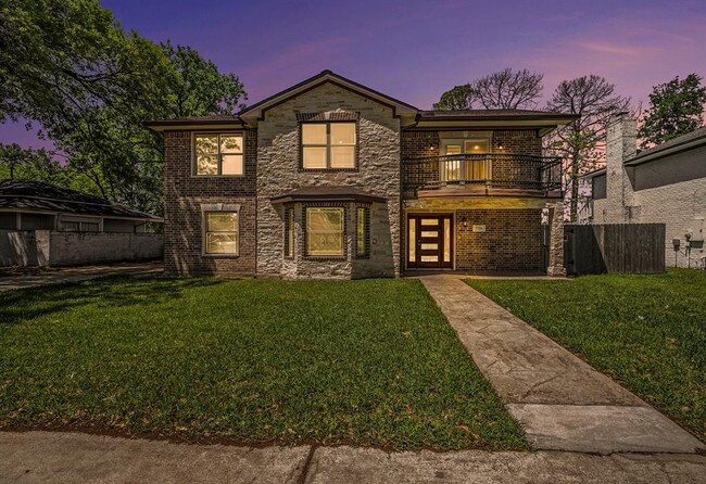 Building Photo - 7711 Antoine Dr