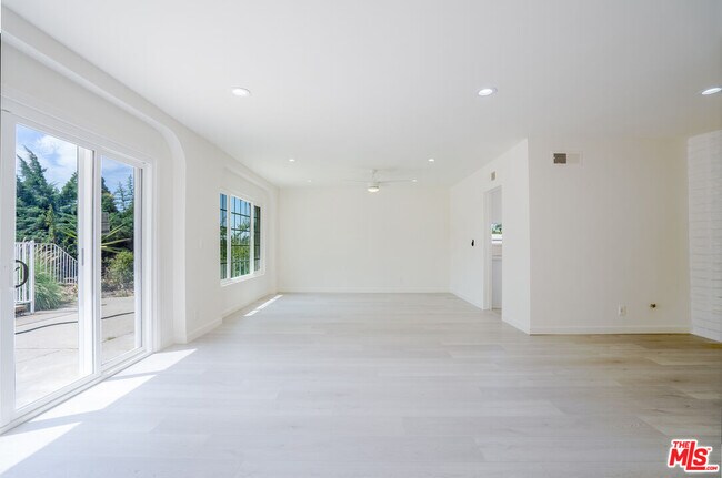 Building Photo - 17440 Fraser Pl