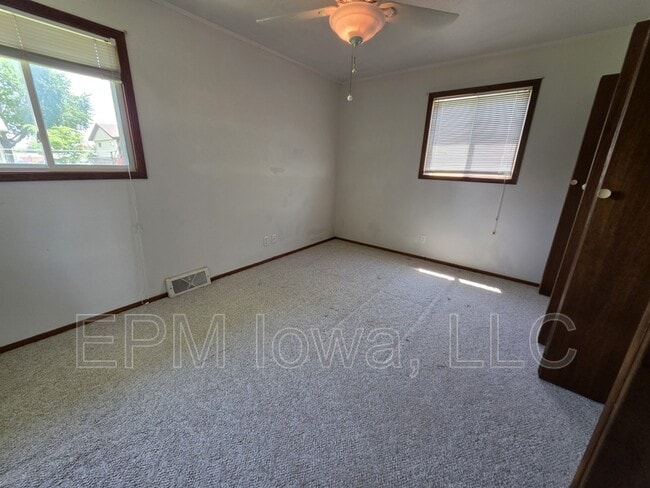 Building Photo - 4747 Danbury St NE