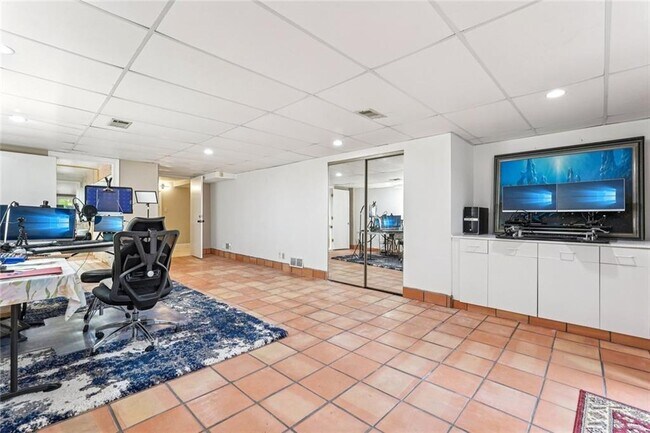 Building Photo - 511 Pine Valley Rd SE