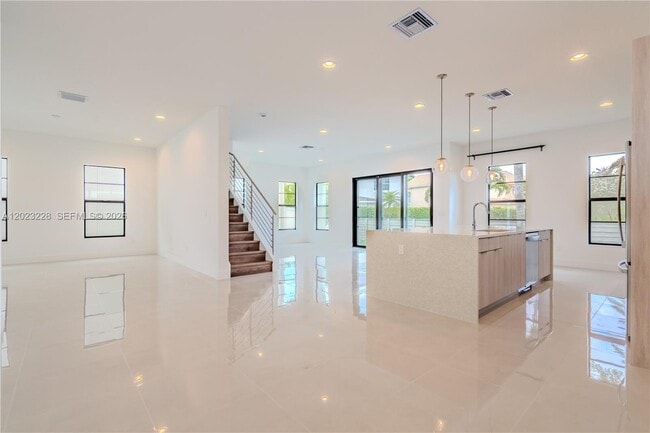 Building Photo - 1427 SW 23rd St