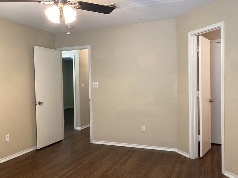 Building Photo - 113 Hays Forest Cv