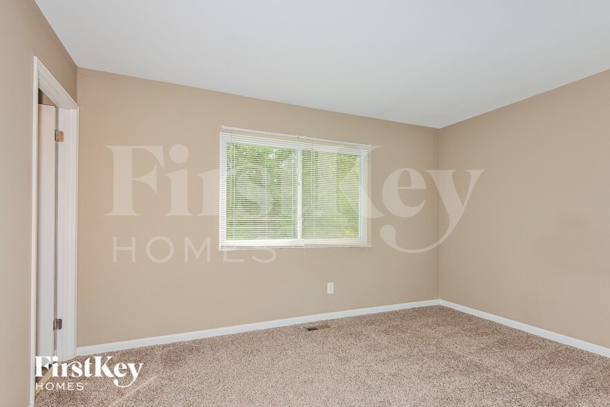 Building Photo - 5708 Madlar Ln
