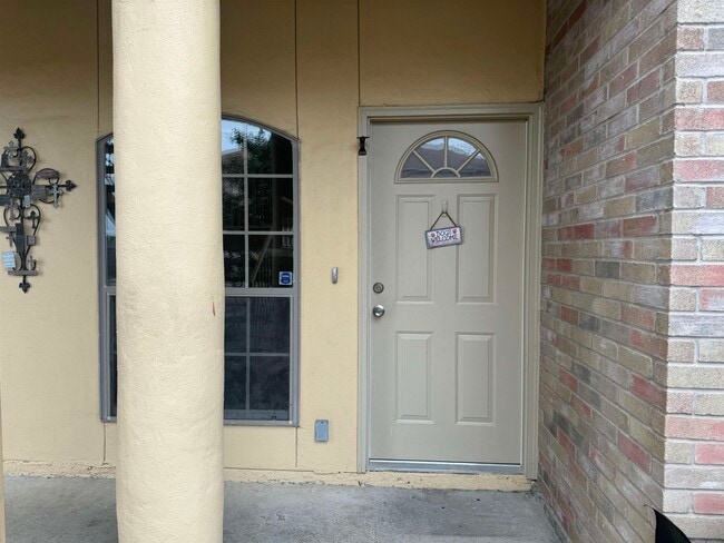 Primary Photo - 9903 Crystal Ct