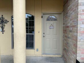 Building Photo - 9903 Crystal Ct