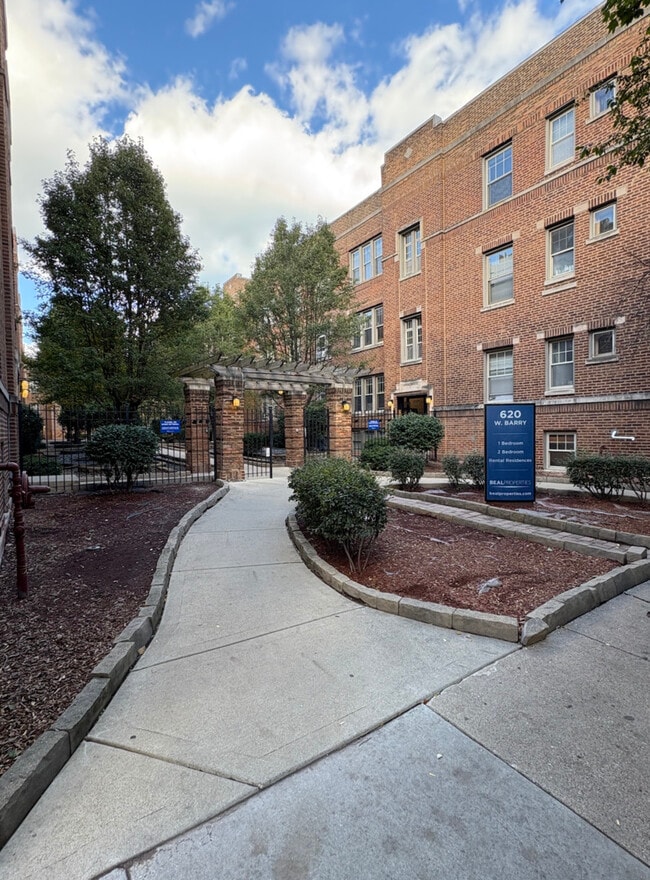 Building Photo - 622 W Barry Ave