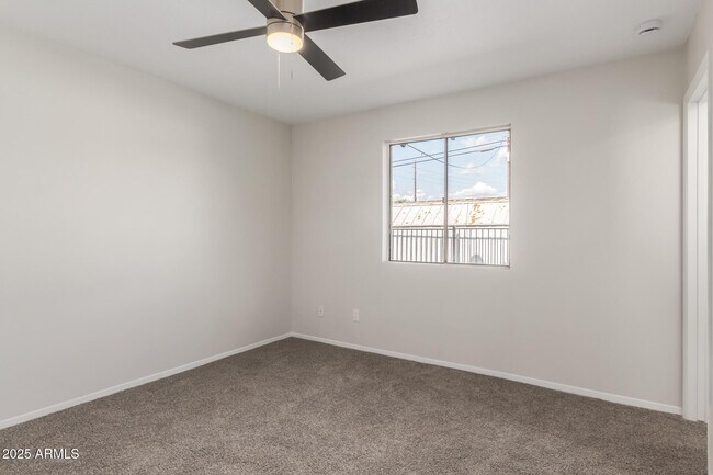 Building Photo - 9033 N 15th Dr