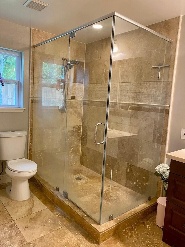 Building Photo - 2419 Briarlee Dr