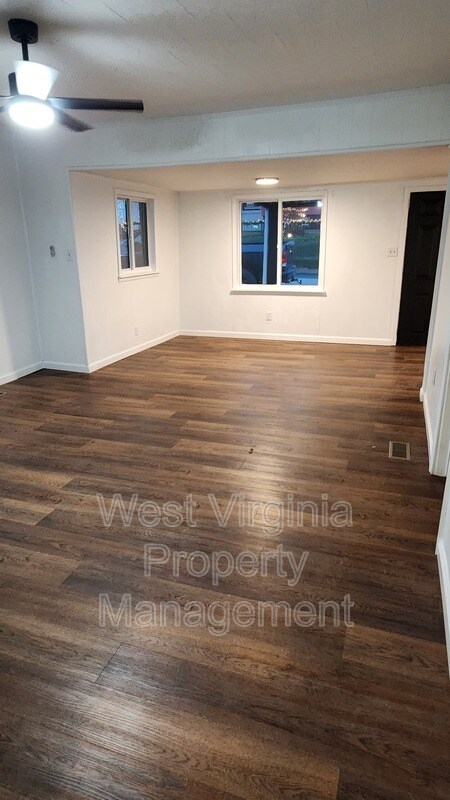 Building Photo - 415 Valley Rd