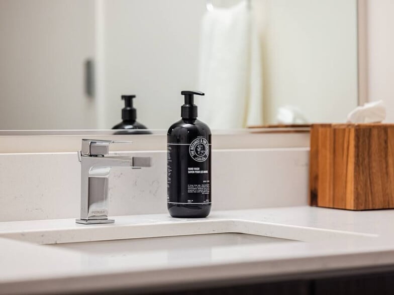 Building Photo - 1550 NW Naito Pkwy