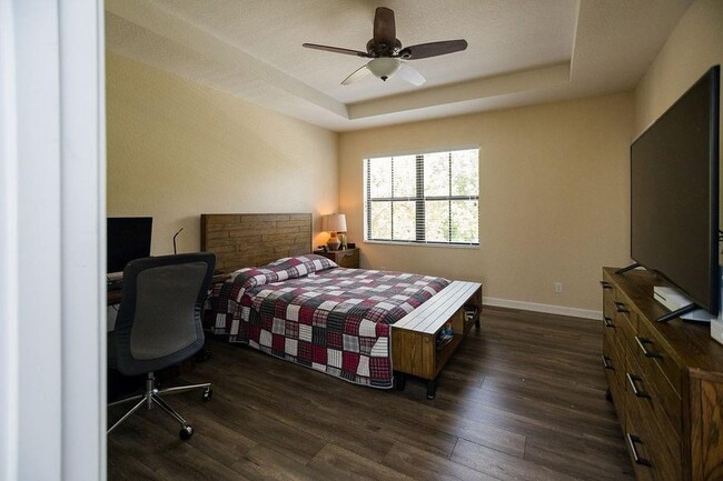 Building Photo - 6115 Bangalow Dr