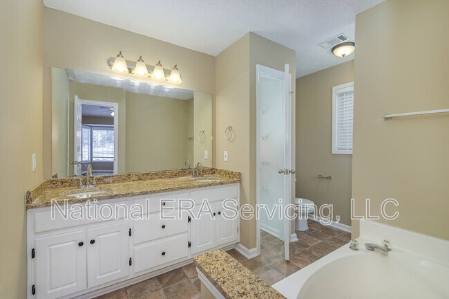 Building Photo - 35 Oak Ridge Ct