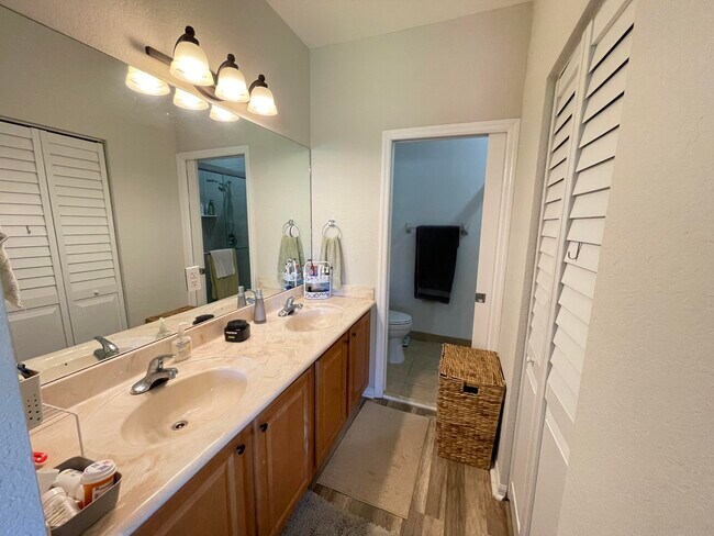 Building Photo - 5379 Via Delray Blvd