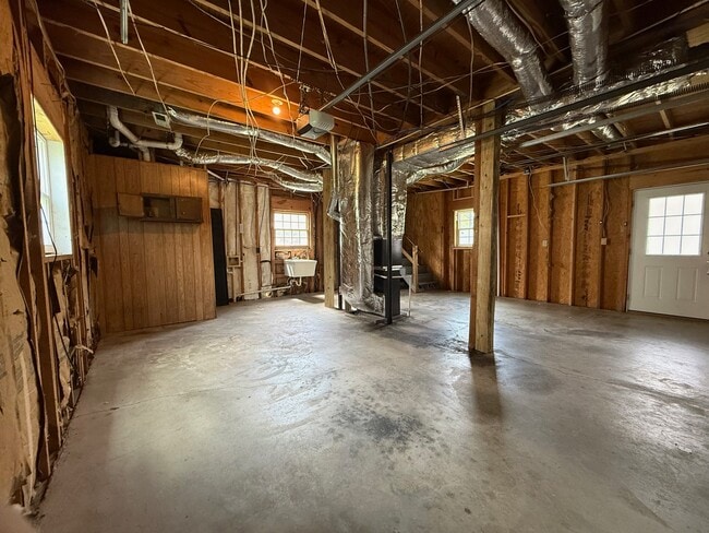 Building Photo - 308 Poplar St