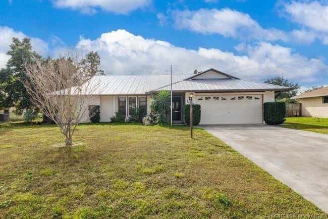 Building Photo - 160 SE Duxbury Ave