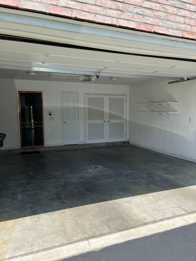 Building Photo - Charming 3-Bedroom Ranch in Quiet NW Roano...