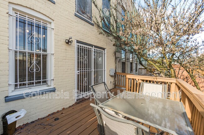 Building Photo - 127 11th St NE