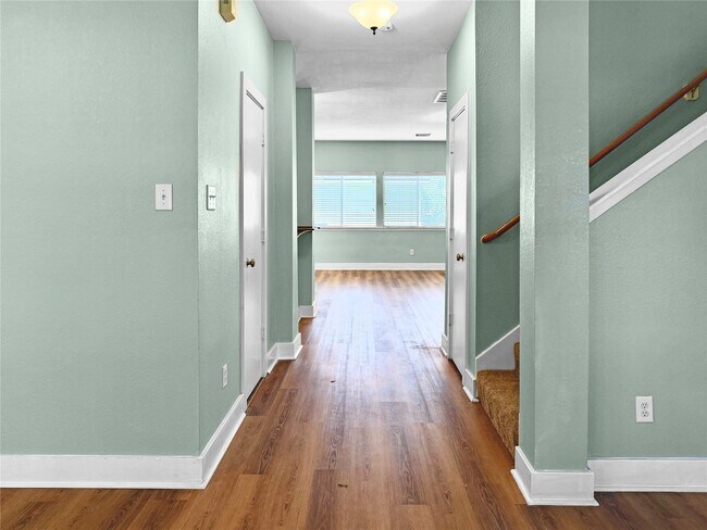 Building Photo - 1613 Palcio Real Dr